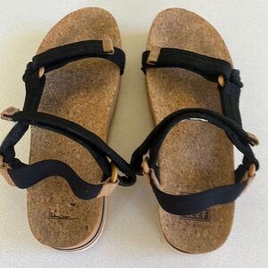 Reef Cushion REM Hi. Color Black/Tan. Size 9